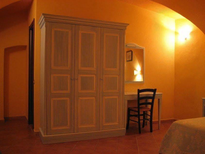 Sa Balza Guest House Bosa Bagian luar foto